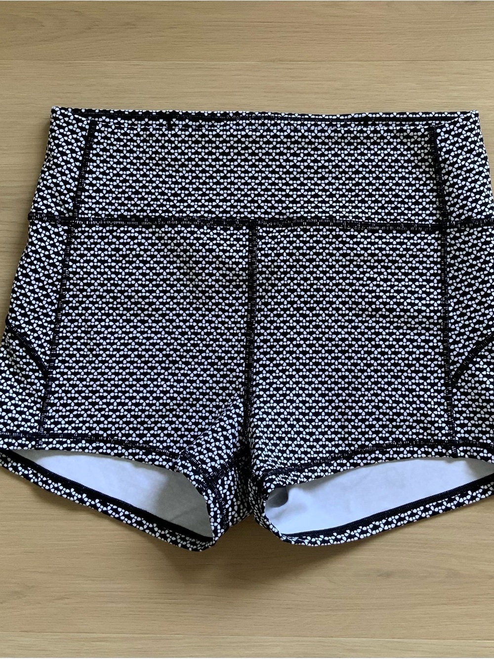 Lululemon Speed Up Short Hi-Rise Sz 10 - Picture 4 of 8
